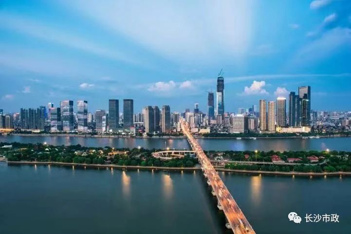 以城市，見未來；與城市，共成長(zhǎng)